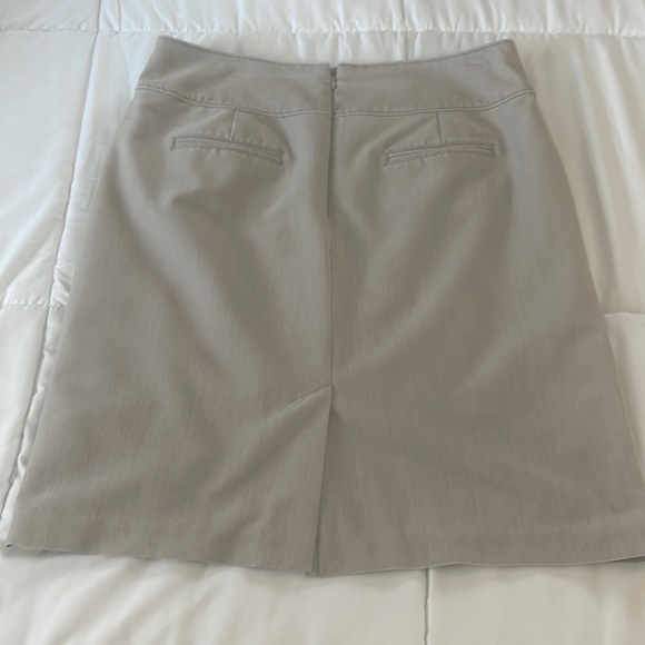 Perfect taupe skirt - Picture 2 of 5
